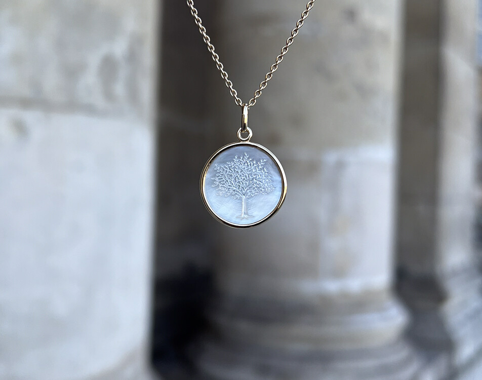 Médaille Arbre de vie Princier - Or jaune 18ct & nacre · Maison de la