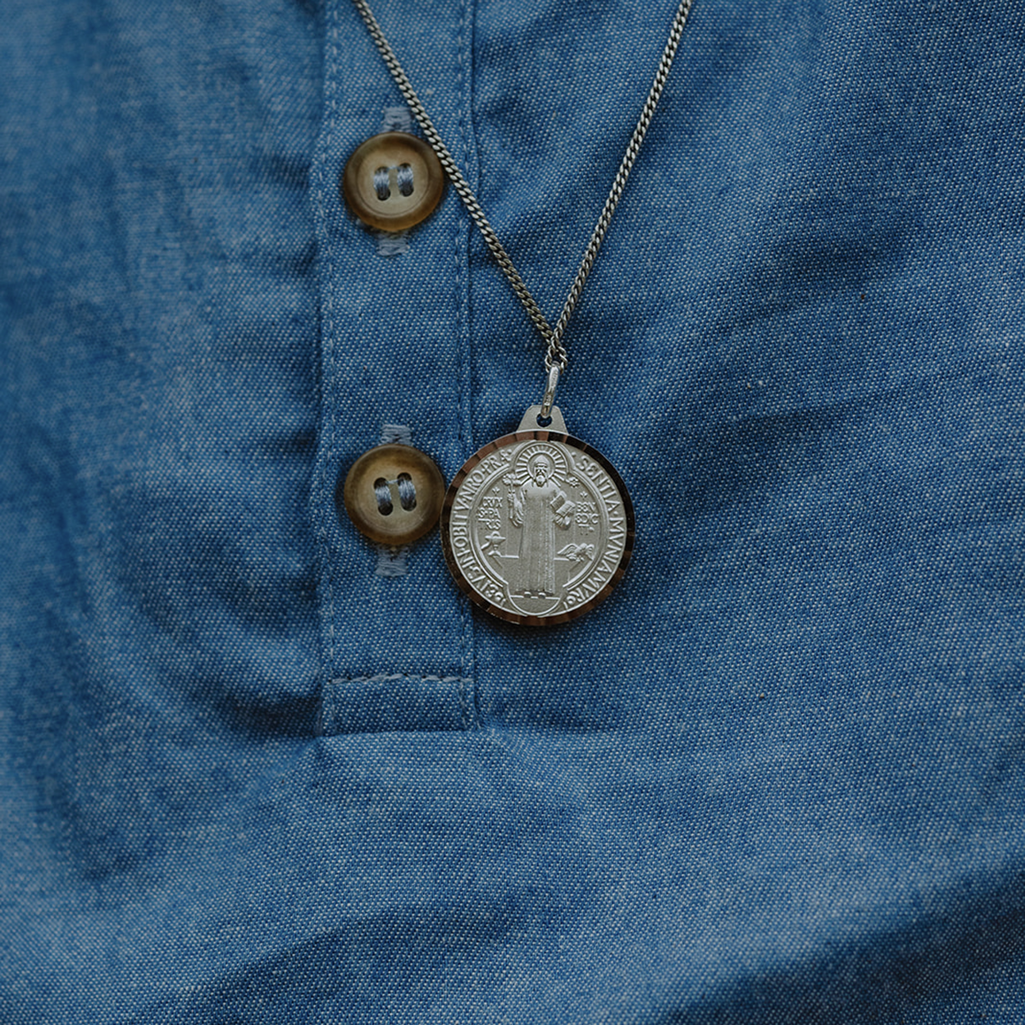 Médaille St Benoît argent 925 rhodié 10 mm | vente en ligne sur
