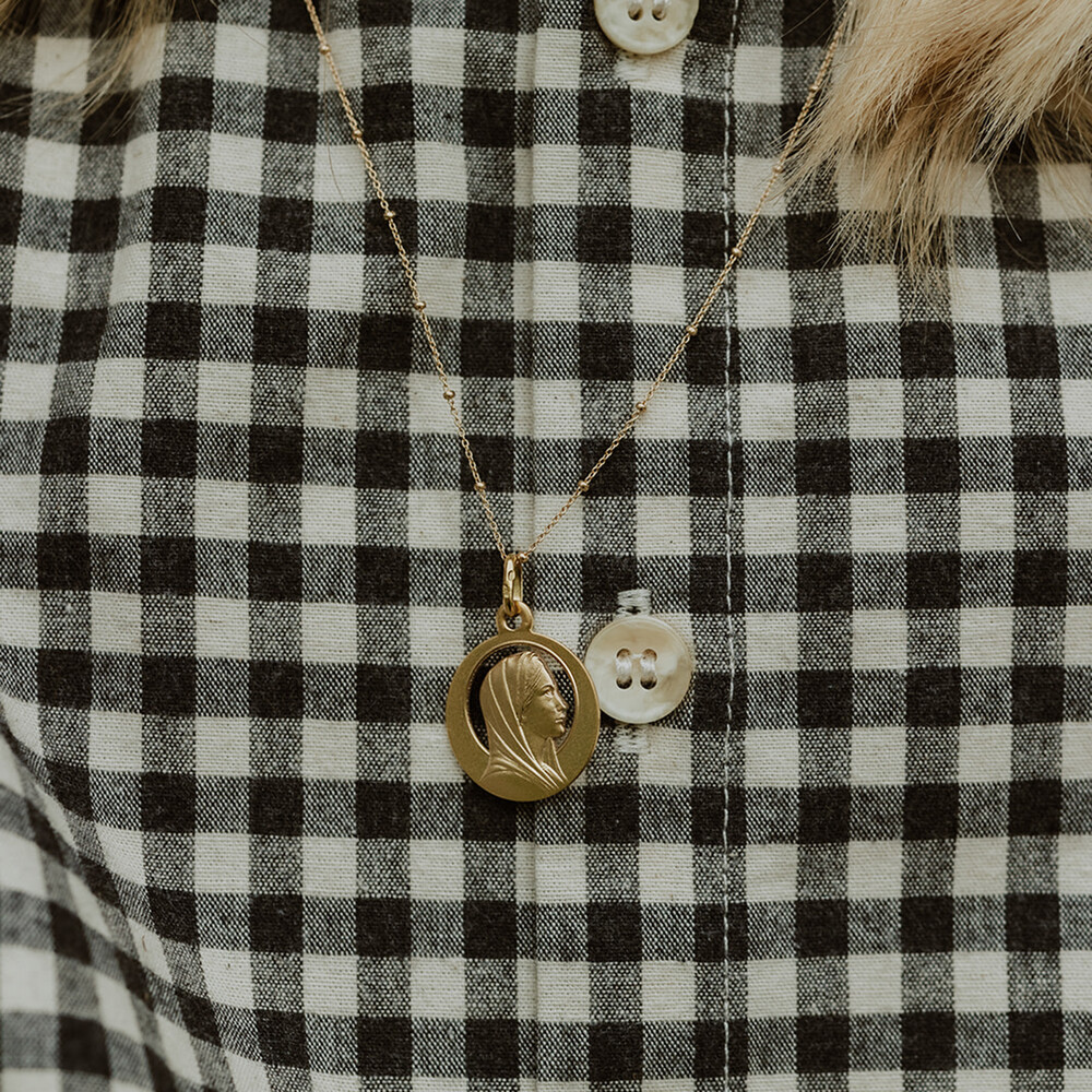 Photo de Médaille Vierge ajourée - Or jaune 18ct (3)