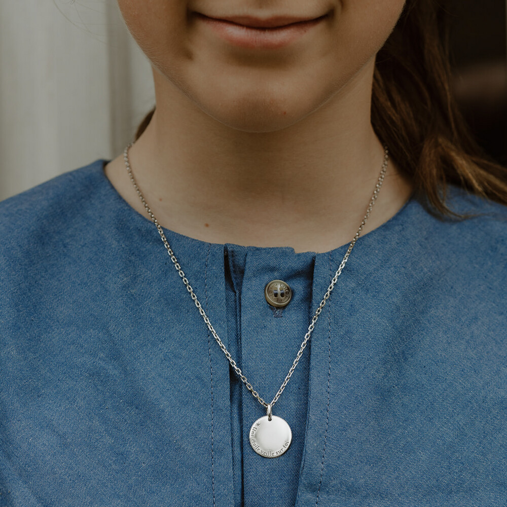 Photo de Médaille une étoile veille sur toi - Or blanc 9ct (3)