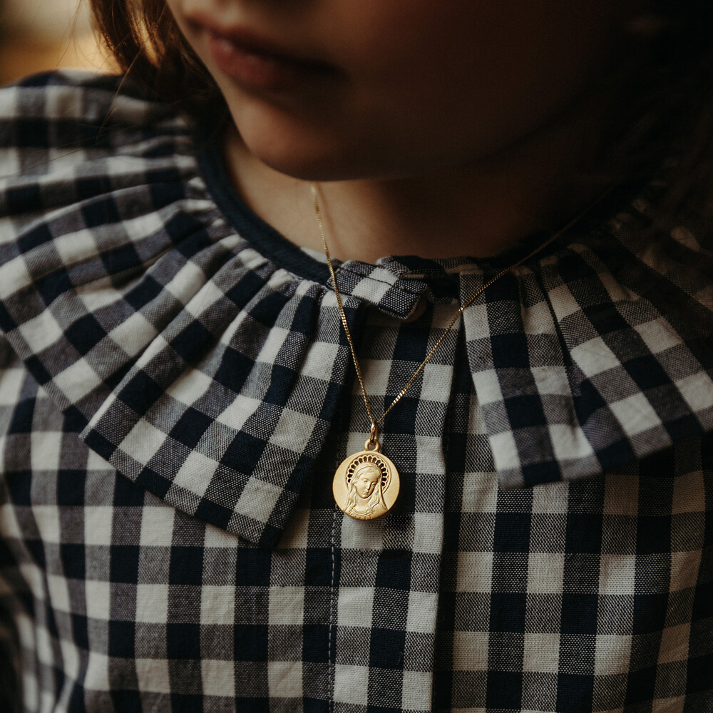 Photo de Médaille Vierge ajourée - Or jaune 18ct