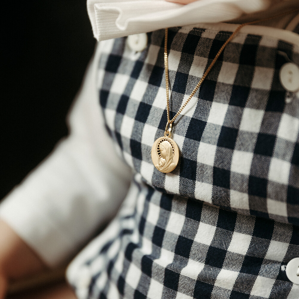 Photo de Médaille Vierge à l'enfant ajourée - Or jaune 9ct