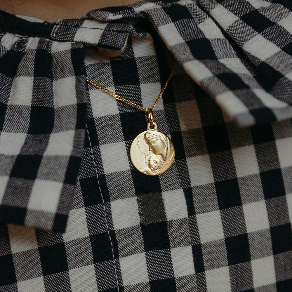 Photo de Médaille Vierge à l'enfant perlée - Or jaune 18ct