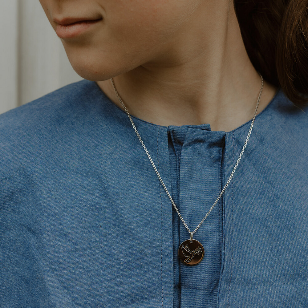Photo de Médaille de la Colombe au rameau ajourée - Or blanc 9ct