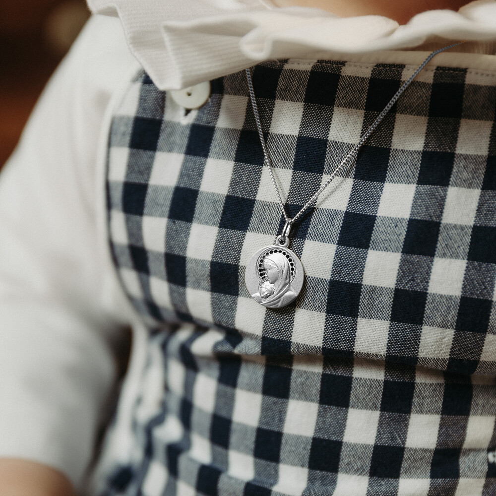 Photo de Médaille Vierge à l'enfant ajourée  - Argent massif