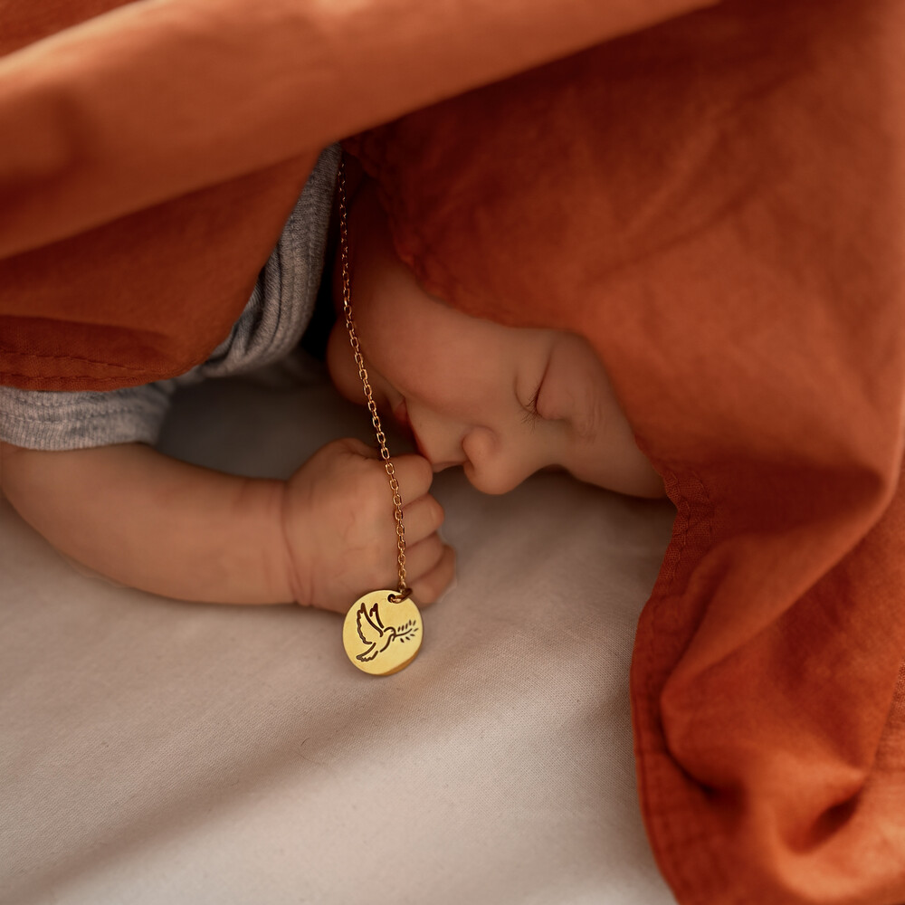 Photo de Médaille Colombe au rameau ajourée - Or jaune 9ct