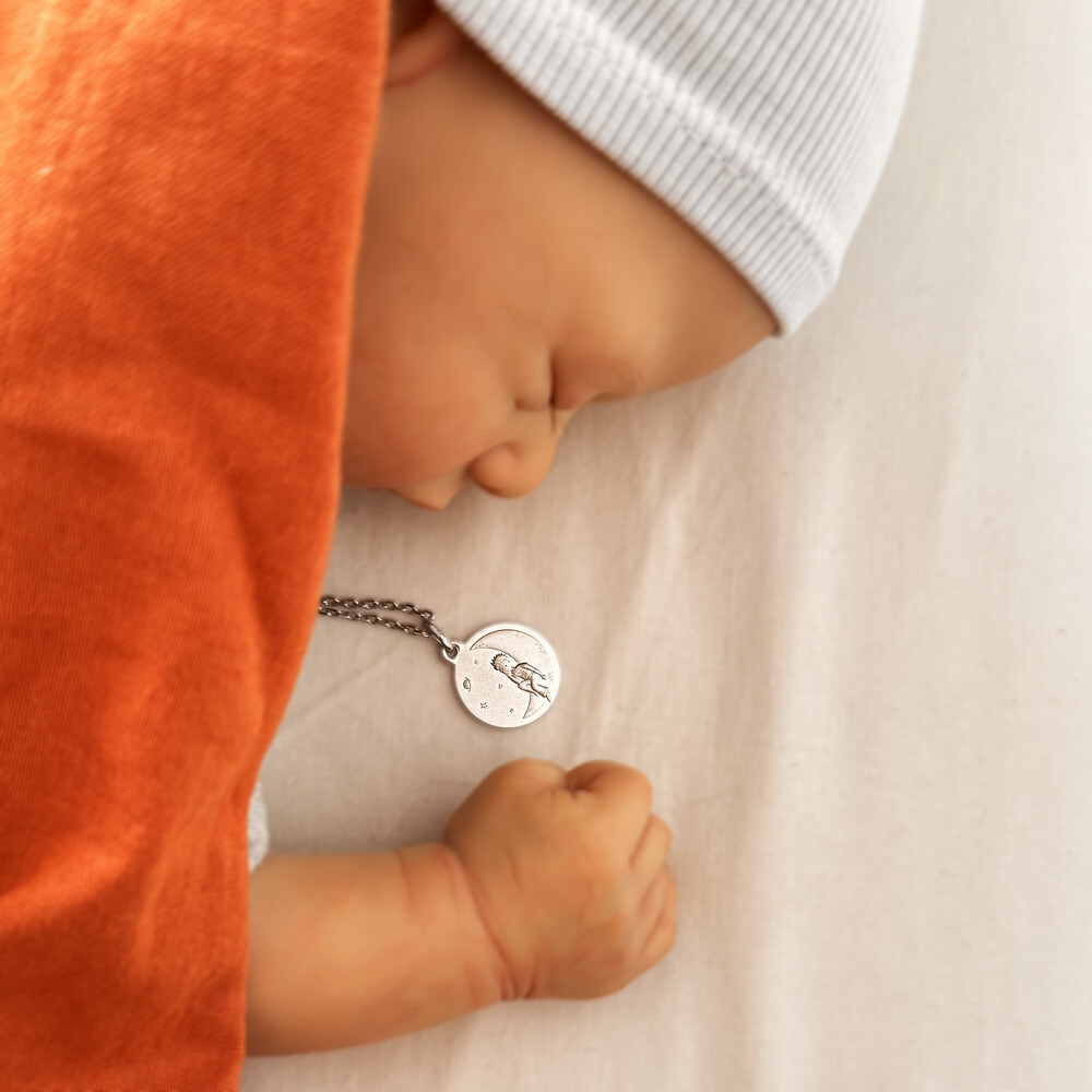 Photo de Médaille Petit Prince sur la lune - Or blanc 18ct