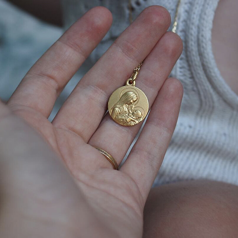 Photo de Médaille Vierge à l'enfant - Amour Maternel - Or jaune 18ct
