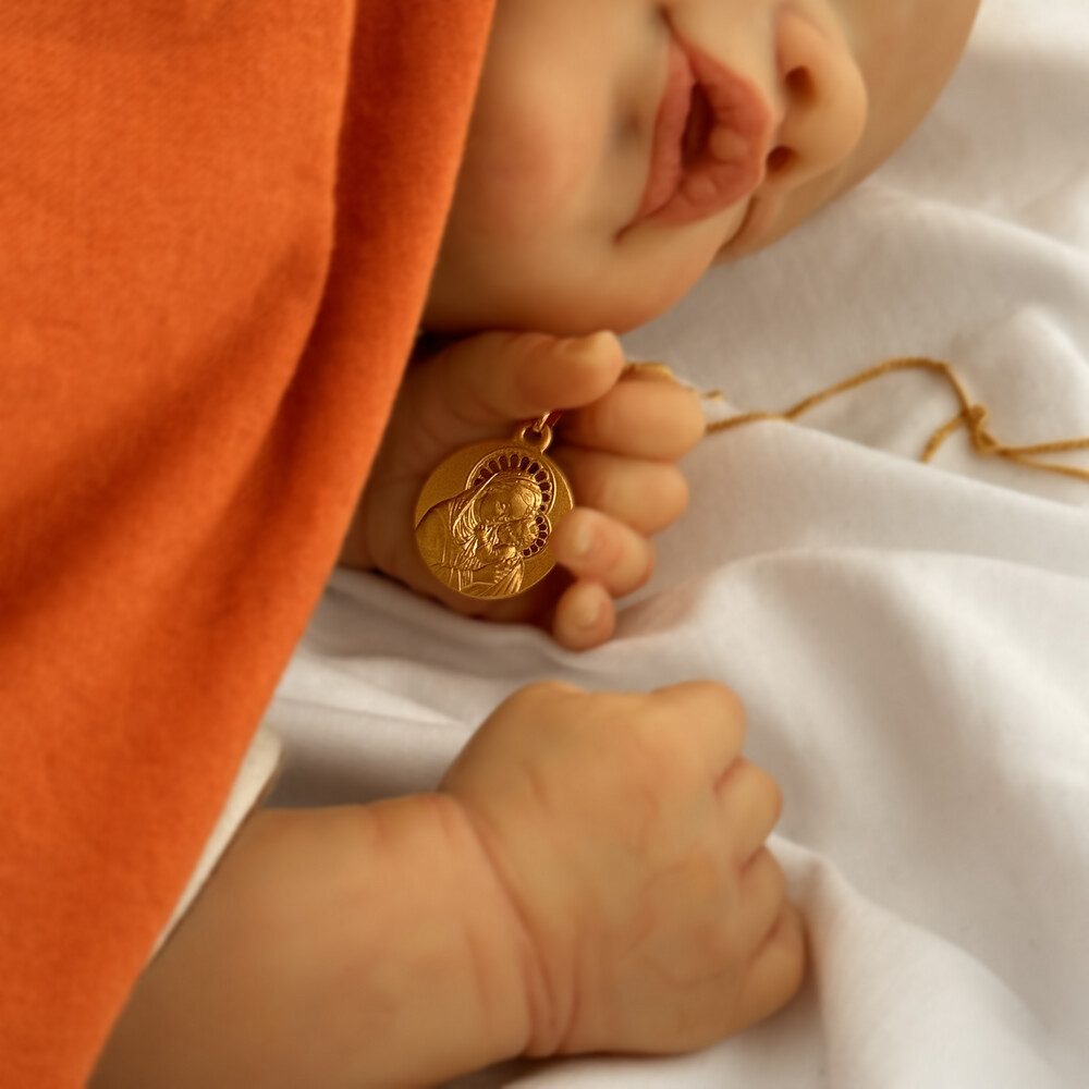 Photo de Médaille Vierge à l'enfant de Botticelli ajourée - Vermeil