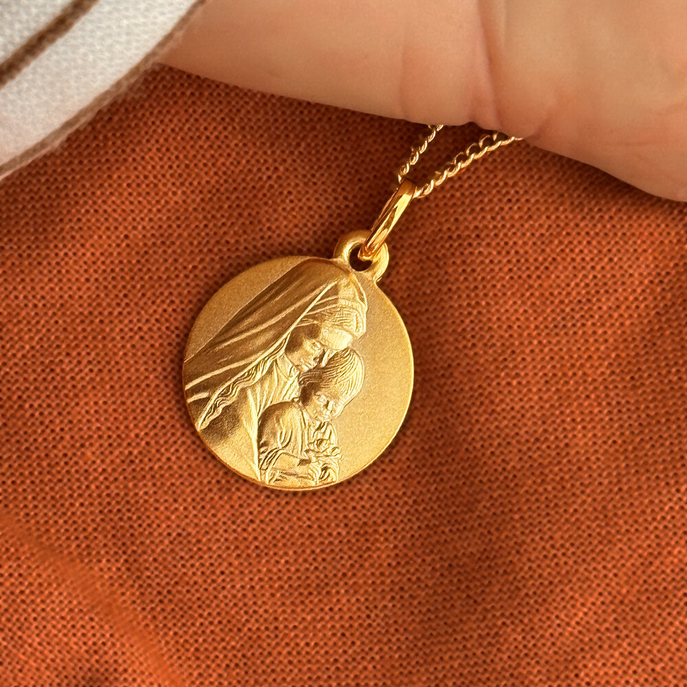 Photo de Médaille Vierge à l'enfant à la rose - Or jaune 9ct