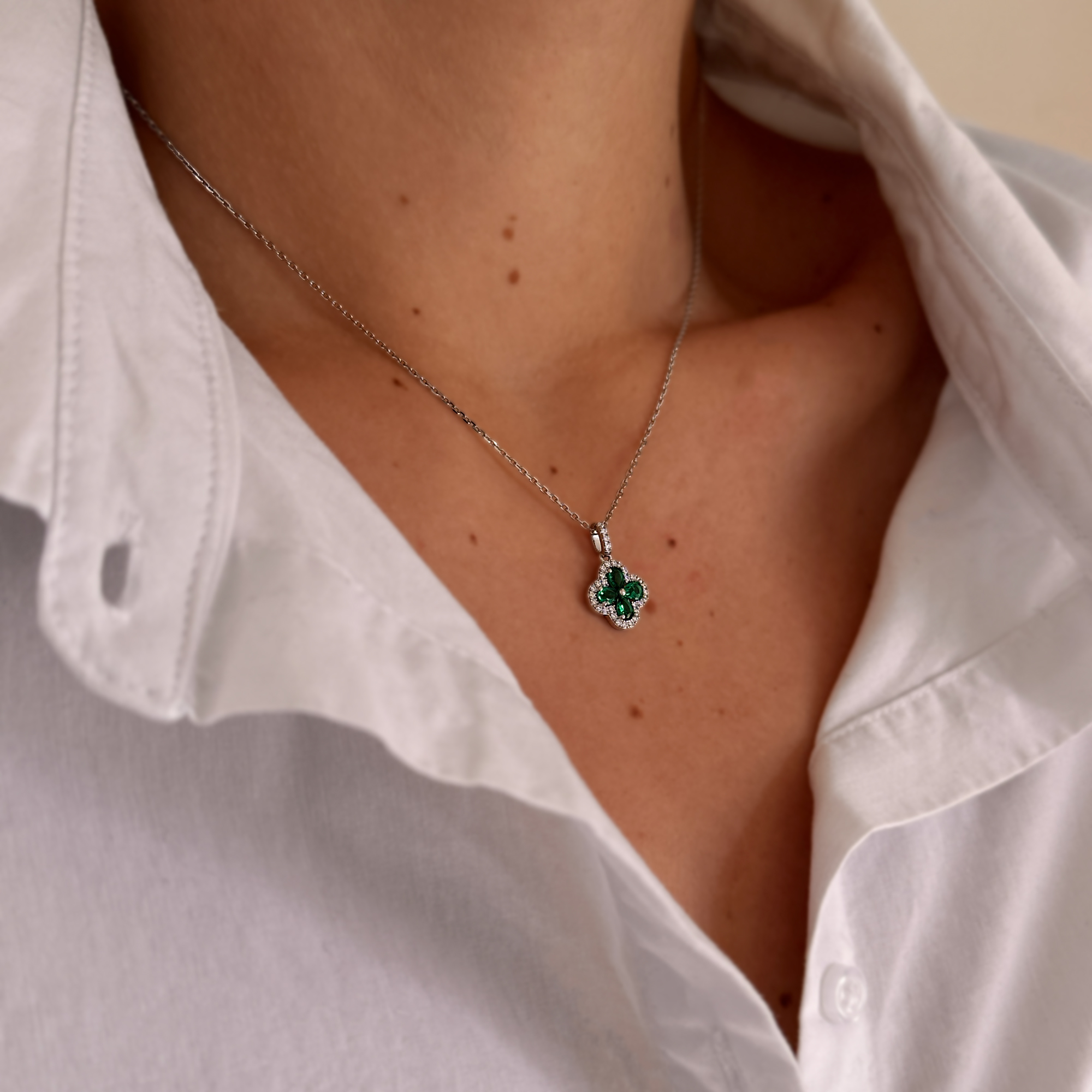 Pendentif en argent et zirconiums - France