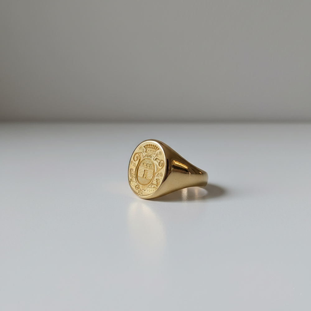 Photo de Chevalière ovale homme - or jaune 18 carats