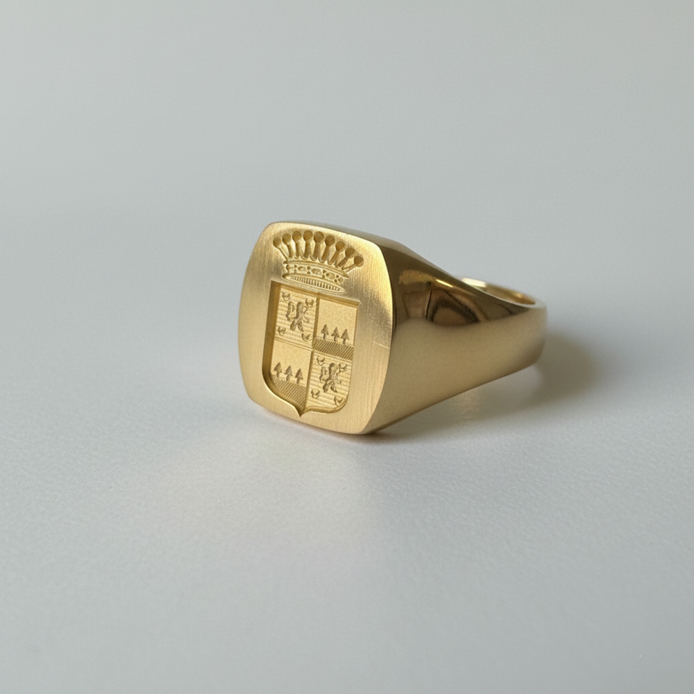 Photo de Chevalière tonneau homme - Or jaune 18 carats